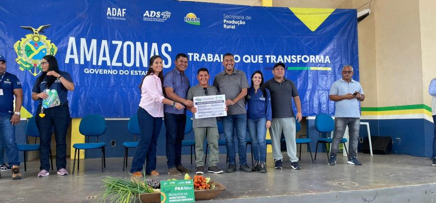 Produtores rurais de Manaquiri (distante 60 quilômetros de Manaus) receberam 80 documentos rurais, uma carta de anistia de dívidas de crédito rural e implementos agrícolas. As entregas ocorreram na manhã da última sexta-feira (24), durante ação do Governo do Amazonas no município, por meio Instituto de Desenvolvimento Agropecuário e Florestal Sustentável do Estado do Amazonas (Idam).