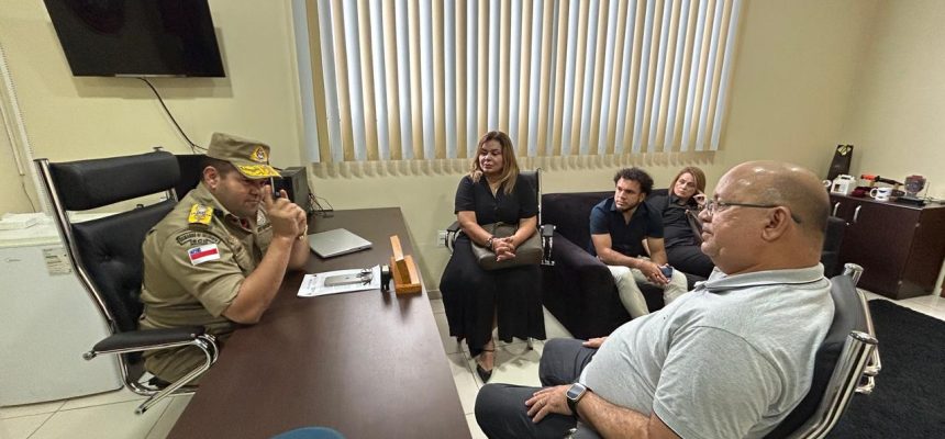 A implantação de uma base do Corpo de Bombeiros Militar do Amazonas (CBMAM) no município de Manaquiri (a 60 quilômetros de Manaus) foi tema de uma reunião entre a corporação e a prefeitura da cidade. O encontro ocorreu, na tarde desta segunda-feira (17), na sede do CBMAM, na avenida Codajás, Petrópolis, zona sul de Manaus.